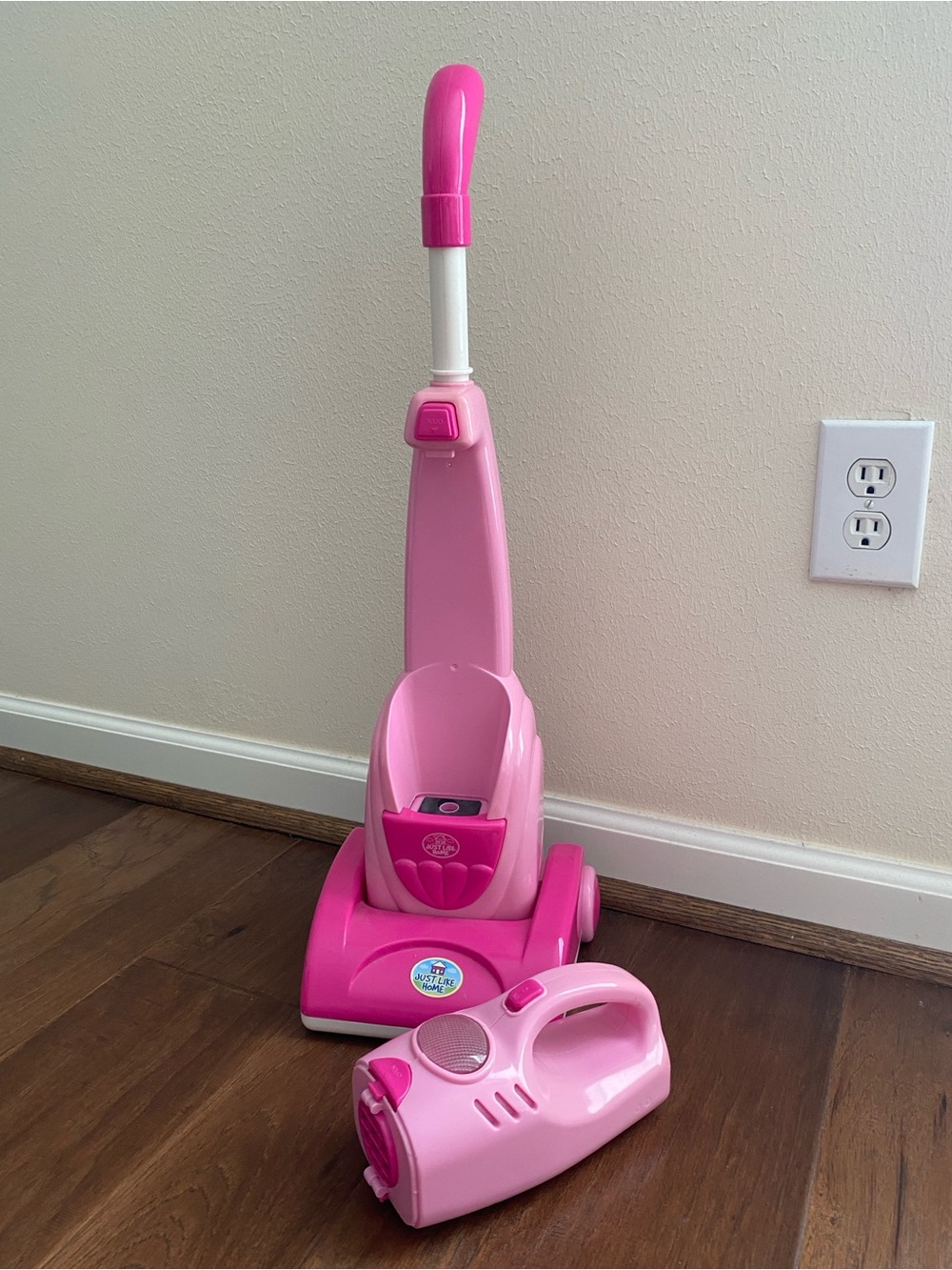 Pink Vacuum
2 in 1 Vacuum Cleaner - Just Like Home